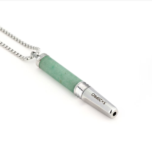 Natural tiger-eye stone anti-smoking necklace. When placed in the mouth and combined with fruit fragrance chips, it can help reduce the urge to smoke. The food-grade stainless steel cigarette holder is safe and durable. The neck design makes it convenient to carry and use at any time. The simple design is suitable for daily outfits. It is a practical accessory for easily resisting the urge to smoke.