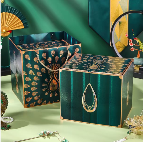 A 24-piece set of high-end Oriental traditional Chinese makeup products. The dark green and gold-colored box resembles a garden in the south of the Yangtze River. When opened, it reveals 24 items including eyeshadow, lip gloss, blush, etc. Even the mirror is engraved with water ripple patterns. The opening ceremony has an extremely strong sense of excitement ✨ Using it yourself is a daily makeup pleasure, and as a gift, it is a respectable choice.