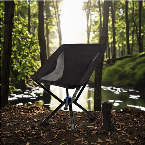 This folding chair is a mobile sofa for campers: made of lightweight aluminum alloy, it can be easily carried with one hand and folded into a small package for easy transportation. It features ergonomic back support, a breathable mesh surface that doesn't cause excessive sweating, and side pockets for storage. It can be used for camping, picnics, or on balconies, and is completely self-assembly-free, making it extremely convenient.