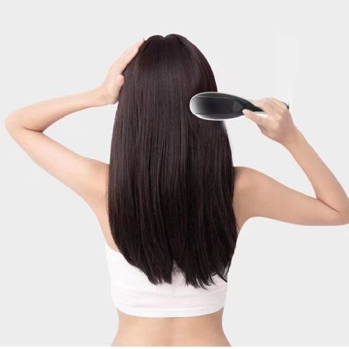 Electric spray red and blue light hair care detangling comb with meridian massage function. Nano spray directly sprays on hair to hydrate, protects scalp with red and blue light, soft and elastic comb teeth massage hair while massaging the scalp, relieving fatigue and promoting circulation. The grip feels comfortable and is suitable for daily hair combing and relaxation before sleep. Portable and easy to carry, it can provide a SPA for your hair anytime.