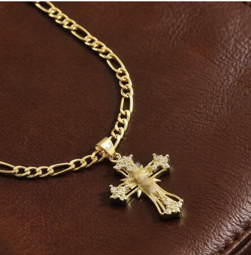 Copper-set zircon cross necklace. Featuring the luxurious and high-quality Fagaro chain texture, the zircon embellishments add a touch of luxury and shine. It is suitable for both men and women and can be matched with hip-hop, casual, and luxury styles. It is not prone to fading or causing allergies. It is a versatile and stylish choker necklace that is suitable for both daily wear and as a gift. It is a practical piece of jewelry that combines both appearance quality and sentiment.