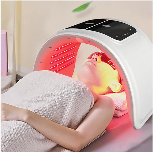 The household photon beauty device concentrates light energy to precisely penetrate the skin's base layer, brightening and stabilizing the skin with just one operation. It also includes EMS micro-current massage. It automatically shuts off after 15 minutes. You can enjoy skincare while lying down with no threshold. It saves you the cost of a thousand yuan in hospital fees. You can take it with you on a business trip. Lazy people can easily achieve a luminous complexion.