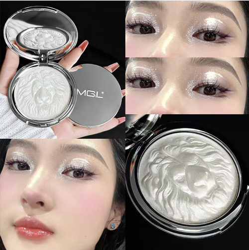This high-shine and contouring integrated palette features a delicate lion embossing. The texture is like mashed potatoes, soft and smooth, with fine glitter. One palette can achieve both highlighting and contouring effects. The highlight creates a clear and lustrous look, while the contour is soft and natural. It has a mirror surface, making it convenient for touch-ups. Apply a small amount and do it multiple times. It is suitable for various makeup looks and helps create a natural atmosphere.