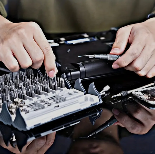 128-in-1 tool set, palm-sized toolbox, 128 types of bits, suitable for various scenarios, can tighten both cross-head and irregular screws. The rollable storage tube opens instantly when flipped, takes up little space in your pocket. CR-V steel bits have anti-slip teeth, the handle is anti-slip and easy to apply force, and the bits can be magnetically attached for replacement, all in one tube for daily maintenance.