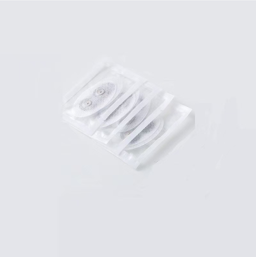 This intelligent electric anti-snoring device comes with 10 electrode pads. It uses TENS pulse technology and has an intelligent chip that automatically identifies snoring sounds to adjust the mode. It is comfortable to wear. It effectively alleviates snoring and enables you and your family to have a good night's sleep. It is the sleep-saving hero for those troubled by snoring.