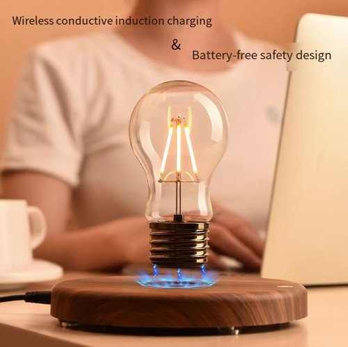 The magnetic levitation technology makes the light bulb float freely on the wooden base. It is wireless and battery-free, powered by induction. The warm light spreads out, creating a light and airy atmosphere. The touch control switch allows for one-button light control. It can be used as a night light or a minimalist art piece. When placed on the bedside table or desk, it fully conveys a sense of technology and serenity.
