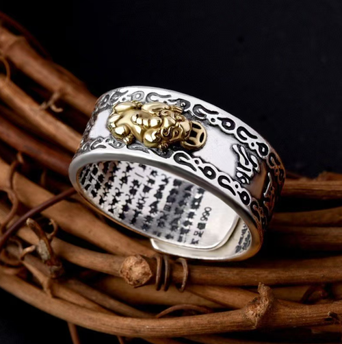 Fortune fortune animal totem ring, 2 pieces per box, if you place an order today, you will receive 5 boxes. Let the fortune bring your hands full of wealth! 4 gold-plated totem rings, with scriptures on the silver base and gemstones and agate inlay, attracting wealth while also showing nobility. You can change the style by wearing it yourself, the gift meaning is sufficient, suitable for various styles, and weld the lucky totem on your fingertips.