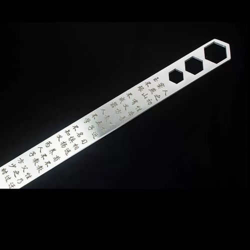 Multi-functional outdoor tactical knife. The blade is equipped with a wrench, a measuring ruler, and a window-breaking hook. The high-hardness blade is sharp and practical. The wooden handle and the dragon-head tip are beautifully crafted. It has both outdoor survival and vehicle emergency functions. It is a practical tool as well as a valuable collection item.