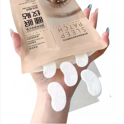 Anti-wrinkle sleep lines patch. Night owls, close your eyes and sleep! The matrix structure releases energy while you sleep, eliminating wrinkles and hydrating your skin. Upon waking, the eye area becomes soft and free of wrinkles. One pack contains 16 patches. If you place an order today, you'll receive 8 packs, which can last you for half a year. Apply one patch before bed, and you'll wake up with a supple and youthful-looking eye.