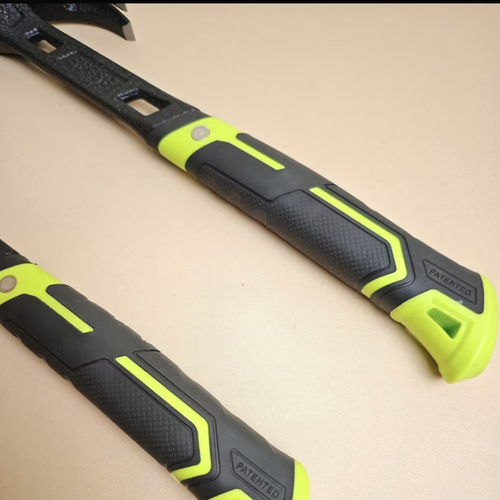 High-carbon steel adjustable-angle claw hammer with hardened hammerhead for impact resistance. The claw can rotate to adapt to narrow spaces for driving nails. The double-color anti-slip and shock-absorbing handle is easy to hold and does not slip off, featuring functions of striking, driving nails, and prying. Suitable for use in woodworking, home assembly, outdoor maintenance, etc. It is sturdy, durable, and easy to store.