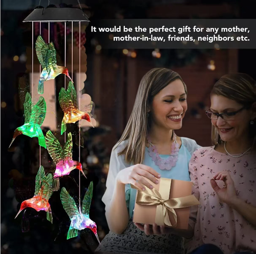 We will place an order for 2 sets today! The solar-powered outdoor decorative wind chime lamp. Hang it on the balcony or garden. During the day, it basks in the sunlight. When it gets dark, it automatically lights up - the gradient colored light wraps around the artificial bee hummingbird. When the wind blows, it makes the little creatures flap their wings among the vines, even the evening breeze becomes romantic 💫