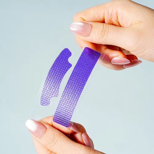 The gentle and protective purple film whitening toothpaste: It can quickly remove yellow spots within 30 minutes and won't cause tooth sensitivity! It contains V34 color correction essence glycerin for gum care, and includes 14 sets of complete care kits. Order today and you will receive 3 boxes, totaling 84 strips, covering the entire care cycle. It can transform tea stains, coffee stains, and naturally yellow teeth into healthy, bright, and white teeth.