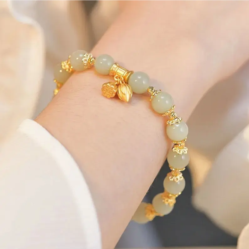 If you place an order today, you will receive 8 different styles of bracelets. A collection of various styles of elegant bracelets: simple chains, beaded styles, layered styles, covering all of them. Made of high-quality materials such as S925 silver and natural stones. Perfect for both work and casual occasions, suitable for personal use or as gifts - all are exquisite!