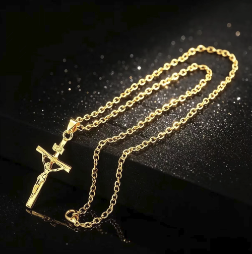 Retro Gothic three-dimensional cross metal collar chain with detailed embossed pendant. The coating is anti-oxidant and does not fade easily. The adjustable O-shaped chain is lightweight and comfortable, suitable for commuting, streetwear, and retro outfits. It is versatile for both men and women. It looks great when worn alone or in combination. It is unique and not likely to clash with other styles. It is suitable for both daily wear and as a gift.