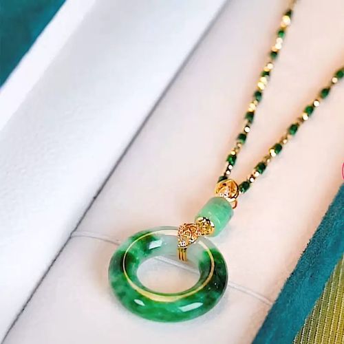 Order today and you will receive the Peace Charm + 2 pieces of Lucky Flower Jade Green Crystal Necklace, Transparent Green Crystal Fine Bead Chain, Chinese-style Atmosphere Lockbone Chain, which makes your skin glow and doesn't tighten your neck. Suitable for both work and casual occasions as a gift. It symbolizes peace and completeness. Engraved Petal Dazzling Design. A delicate accessory for daily wear.