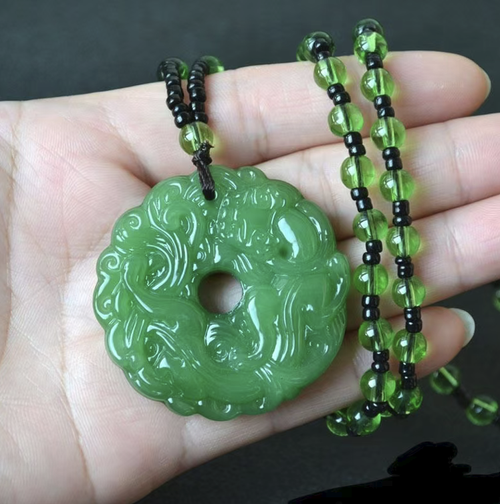 Order today and you will receive 2 ancient Chinese auspicious charm five-element energy necklaces. There are two colors of jade available for selection, with exquisite and delicate craftsmanship. They symbolize good fortune and can be paired with various outfits. Suitable for both men and women. The style is retro and elegant, comfortable to wear, and suitable for daily wear or as a gift for friends. It is a practical and fashionable Chinese accessory.