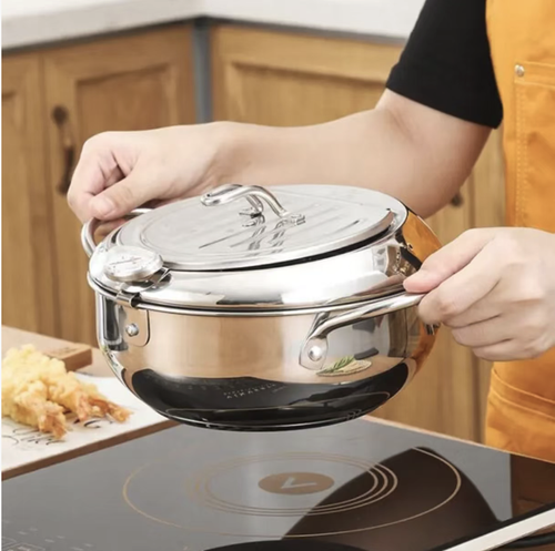 This 304 stainless steel Japanese deep fryer is compatible with both gas and induction cookers. It comes with a thermometer that can monitor the oil temperature in real time. The dual handles make it easy to hold, and the lid can be used as an oil drain rack, effectively filtering out excess oil from the ingredients. It is suitable for making foods such as tempura and french fries. The cleaning process is convenient and it is suitable for small-scale oil frying cooking at home.