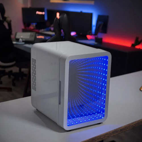 4L Mini Makeup Refrigerator, locks the essence of active masks at 2℃, and warms up in 65℃ to prevent the face from getting cold in winter. The mirror door panel features multi-color ambient lights and can also serve as a makeup mirror. It has dual power sources, allowing it to be carried or moved, and operates silently. With its small capacity, it can store the entire skincare routine, adding a sense of ceremony to the dressing table.