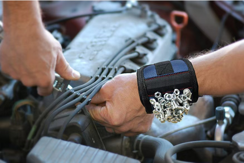 The savior of the repair team! This wristband comes with 15 magnetic attachment positions for screws and bits, easily accessible. It doubles your work efficiency. The durable canvas is scratch-resistant and easy to clean. The Velcro is compatible with various wrist sizes, ensuring a stable fit for both wrists and arms. It can be used in auto repair, carpentry, and DIY projects, preventing parts from falling off and freeing your hands!