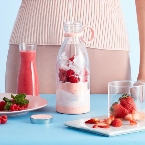 Order today and you'll receive 2 420ml juice extractor bottles. They are portable and easy to carry around. It takes only 40 seconds to make fresh juice and smoothies. Just twist the cap to open and it's super simple. The food-grade knife head can chop hard fruits. The water can be used for cleaning without the need for disassembly. The set of 2 is a couple's gift. Enjoy fresh and additive-free juice, which is healthy and convenient.