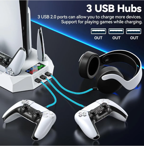 PS5 dedicated cooling stand: Turbo fan with three-speed adjustment (silent temperature control), dual handle with 3-hour full charge (indicated by red and green lights), 3 USB ports for charging and gaming simultaneously, also includes an earphone hook + remote control slot for organizing the desktop. Compatible with all PS5 models. Touch operation has zero learning curve, addressing the core issues of excessive heat from the console, cluttered desktop, and charging of devices.