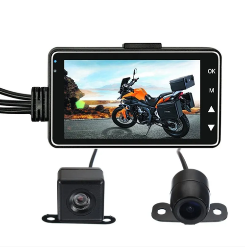 Motorcycle dual-camera recorder, riding safety shield. The front camera has a 140° ultra-wide angle to cover the front road, and the rear camera is waterproof to monitor the rear risks, addressing the problem of blind areas. A 3-inch screen allows real-time viewing of the footage, with loop recording and collision lock to prevent data loss even when wearing gloves. It is compatible with various motorcycles. It can handle accident evidence collection and store all riding images.