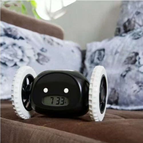 Get up early fans, this running alarm clock will start spinning with wheels and keep going until you get up and grab it. It will keep ringing until you stop it. This is a physical force that ends the sleep cycle and makes you get up. It is made of shock-proof silicone material and has a cute cartoon design. It can be used as both an alarm clock and a decorative item. It is extremely useful for students and commuters who want to fight laziness.