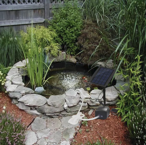 Solar-powered outdoor silent oxygenating pump for fish ponds. No electricity connection required. The solar panel can be adjusted at an angle. Combined with the gas pipe and aerator stones, fine bubbles efficiently increase oxygen levels. Complete accessories make installation easy. Suitable for garden ponds, fishing temporary holding tanks. Waterproof for outdoor use. Continuously supplies oxygen without any electricity cost throughout the day.
