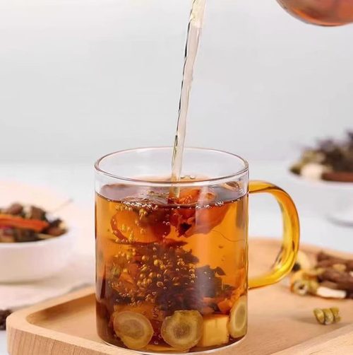 Night owls, hurry up and grab it! This powerful blood sugar control tea made from chrysanthemum and gardenia is formulated with 6 herbal ancient ingredients. It can clear heat and moisture, enhance flavor, and keep your breath fresh for 3 consecutive days. It can also help stabilize blood sugar and clear heat to relieve cough. If you place an order today, you will receive 3 bags, totaling 36 packages. This will guarantee you freedom from heat for the entire month.