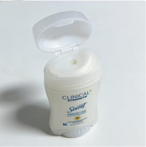 Ball-bearing design + refreshing texture, quickly absorbed, without leaving a greasy feeling. Provides up to 48 hours of long-lasting deodorizing effect. Order today and you will receive 2 bottles of medical-grade fragrance deodorant and antiperspirant, just a small tube is needed for convenient on-the-go use. Say goodbye to the embarrassing stickiness under the armpits. Enjoy a fresh and comfortable feeling all year round.
