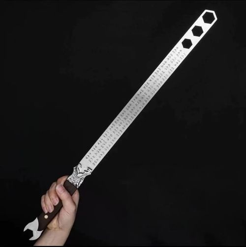 Multi-functional outdoor tactical knife. The blade is equipped with a wrench, a measuring ruler, and a window-breaking hook. The high-hardness blade is sharp and practical. The wooden handle and the dragon-head tip are beautifully crafted. It has both outdoor survival and vehicle emergency functions. It is a practical tool as well as a valuable collection item.