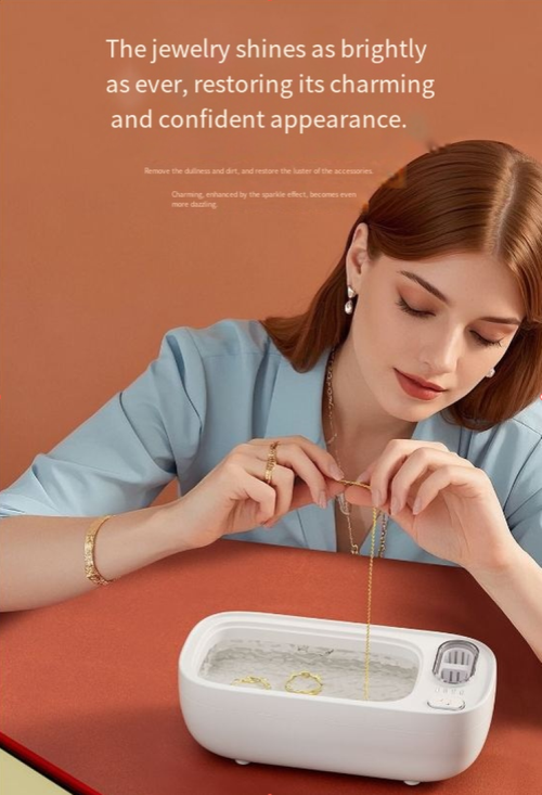 Ultrasonic cleaning machine! It can clean dirt in crevices in just 3 minutes, 10 times faster than hand washing. It can clean glasses, jewelry, and braces. With one button start, it operates fully automatically. Just add water and place the items, and wait for them to be cleaned. After cleaning, they look brand new. All fingerprints and oil stains are removed. It runs quietly without disturbing. No need for detergent, and it's still clean. The physical vibration leaves no residue.