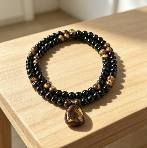 Black obsidian paired with yellow tiger eye stone long cardigan chain. The original stone pendant has a naturally unique texture. The beads are smoothly and roundly polished, and the rope lines are firm and durable. The overall length is moderate, which enhances the figure. It is retro and stable, suitable for various clothing styles, and is suitable for both men and women. It is very suitable for daily wear and as a gift.