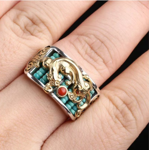 Wealth Pikachu Abacus Ring, good fortune buff is fully accumulated. Carry the Attracting Fortune Abacus with you. If you place an order today, you will receive 2 pieces! Cute Pikachu + Attracting Fortune Abacus pattern, with turquoise and red agate adorning the fortune beads, the antique silver and gold texture is extremely rich, suitable for daily use and gatherings. Shake the abacus on your fingertip, and good luck doubles, bringing you the good luck for making a fortune in the future.