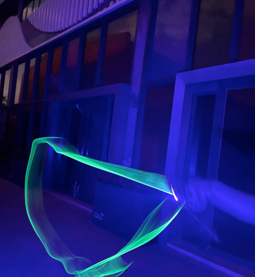 The rope launcher and traction device, with a 3-meter fluorescent rope, can instantly transform into flowing and dazzling colorful light. It is an excellent stress-relieving and fun gadget. The handle makes it easy to store. The soft rope and eco-friendly material ensure safety and won't cause harm. Multiple colors are available. It is suitable for family interaction, ice-breaking at gatherings, and relaxation when alone. You can take it out at any time to unlock happiness.