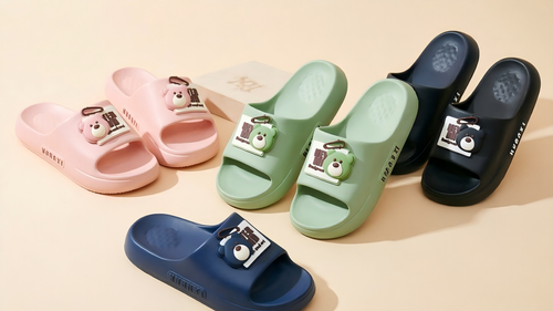 Soft Rebound Unisex One Size Slippers Anti Slip Cute Bear Label Golden EVA Slides For All Day Wear