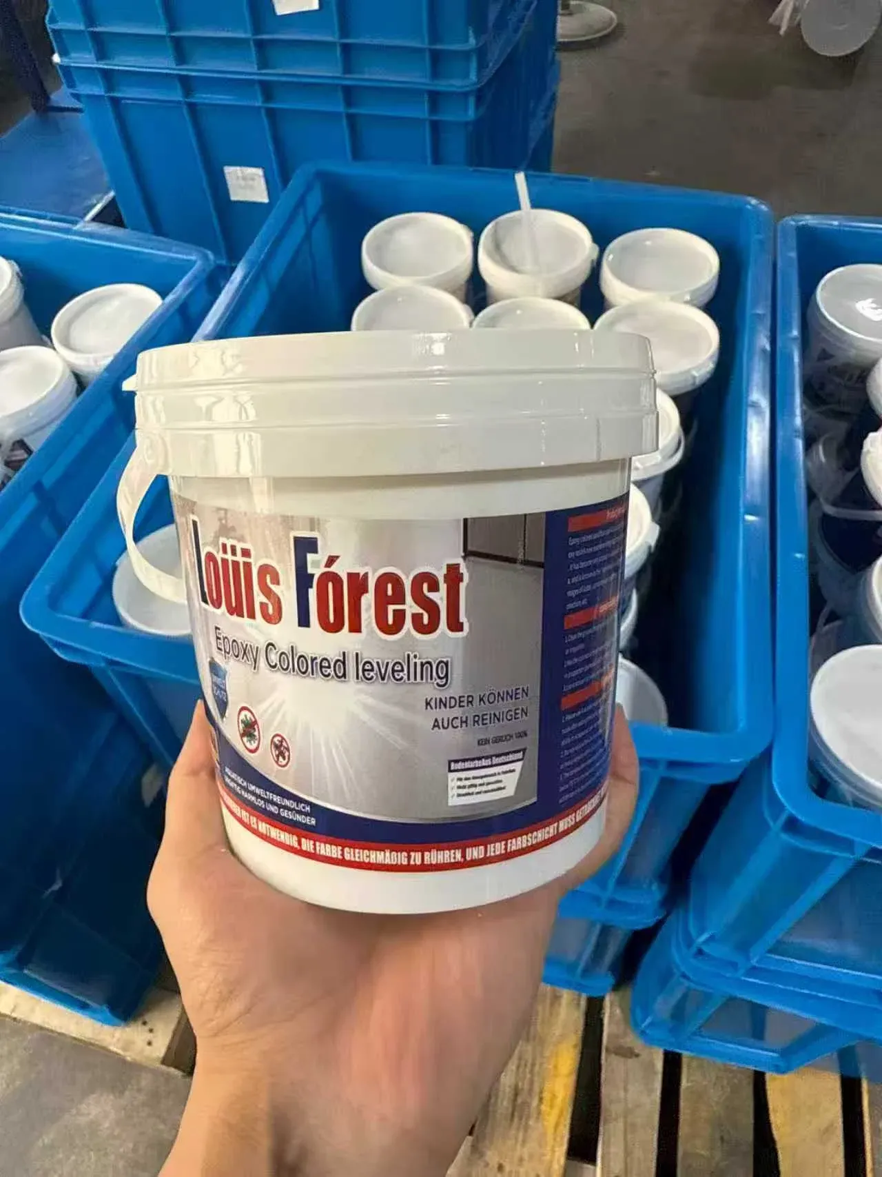 Revestimento impermeável alemão para pisos – resistente, impermeável e durável para interiores, garagens e exteriores.