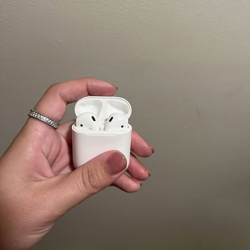 Apple AirPods 2nd gen (2019) - Wireless Charging case - efurbished ...