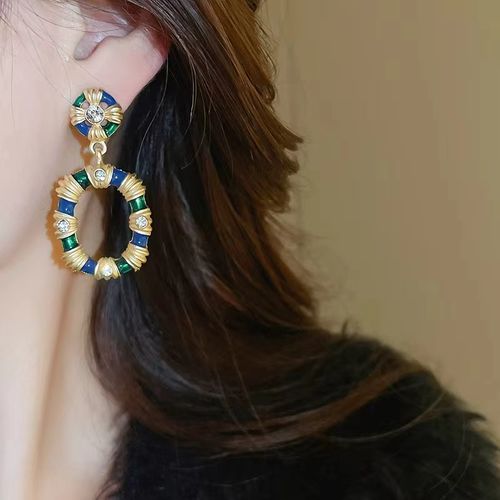 Light luxury earrings