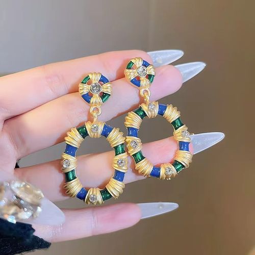 Light luxury earrings