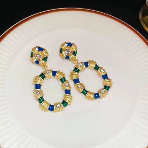 Light luxury earrings