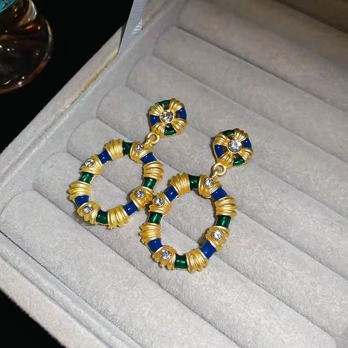 Light luxury earrings