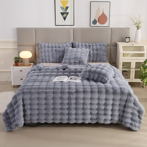 Three-piece bedding set 🛏️ Thick rabbit fur plush blanket 🍂 (1 duvet cover + 2 pillowcases)