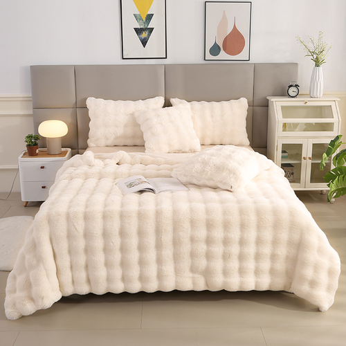 Three-piece bedding set 🛏️ Thick rabbit fur plush blanket 🍂 (1 duvet cover + 2 pillowcases)