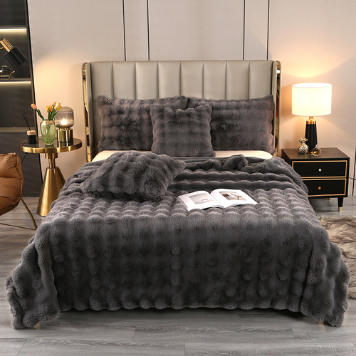 Three-piece bedding set 🛏️ Thick rabbit fur plush blanket 🍂 (1 duvet cover + 2 pillowcases)