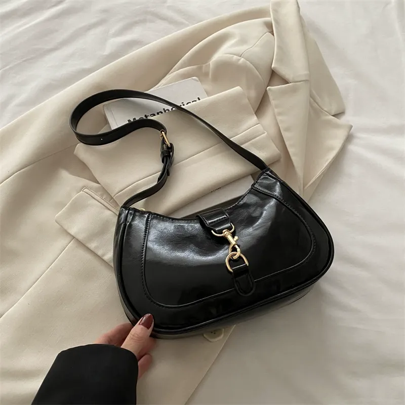 French-style luxury genuine leather shoulder bag with chain strap, women's baguette bag, 2025 new style, fashionable and versatile for commuting, shoulder bag, crossbody bag.