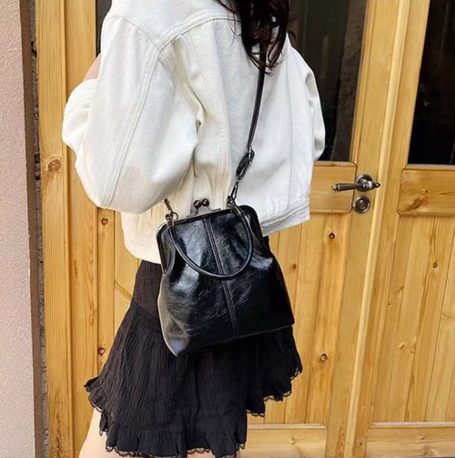 Women's handbag, versatile and stylish, with a clasp closure, suitable for commuting, a simple British-style shoulder bag.