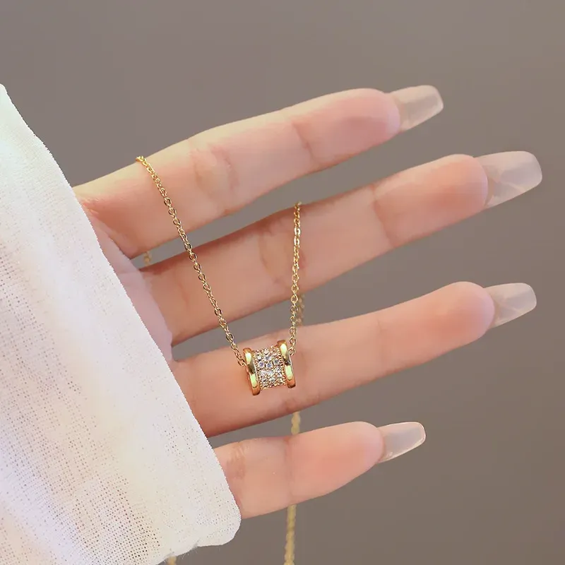 Light luxury titanium steel necklace for women, no fading, versatile, high-end pendant, niche design, simple clavicle chain