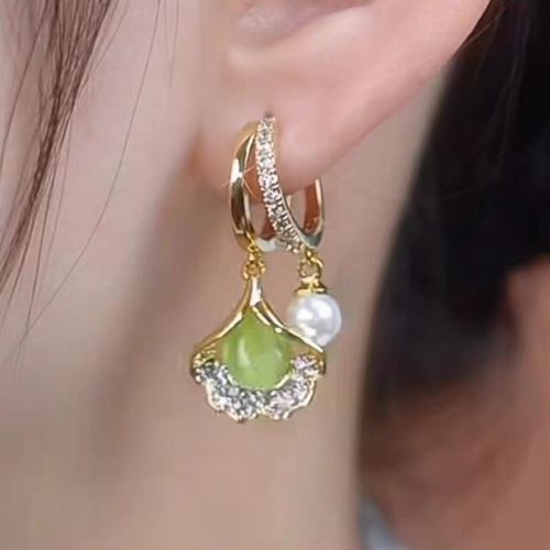 Cat's eye ginkgo leaf pearl earrings 2025 new hot style niche design high-end earrings for women