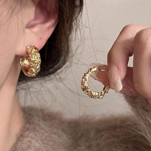 Irregular texture, fashionable, cool and simple metal earrings, high-end geometric gold, luxurious and versatile, fashionable circle shape